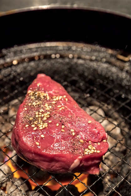 Bife de yakiniku grelhado