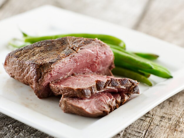 Bife do lombo com feijão verde