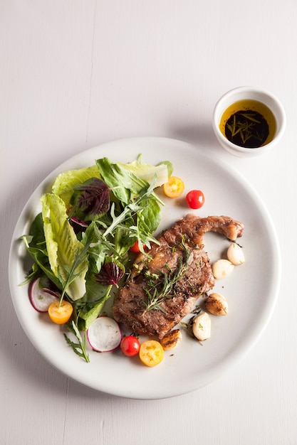 Bife do Lombo com Saladas Orgânicas