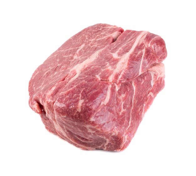 Bife fresco isolado. Grande pedaço de filé de carne crua vista superior