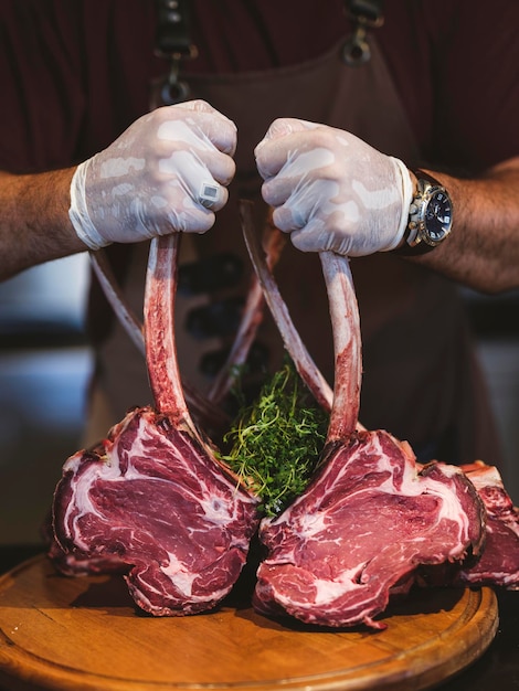 Bife fresco na cozinha