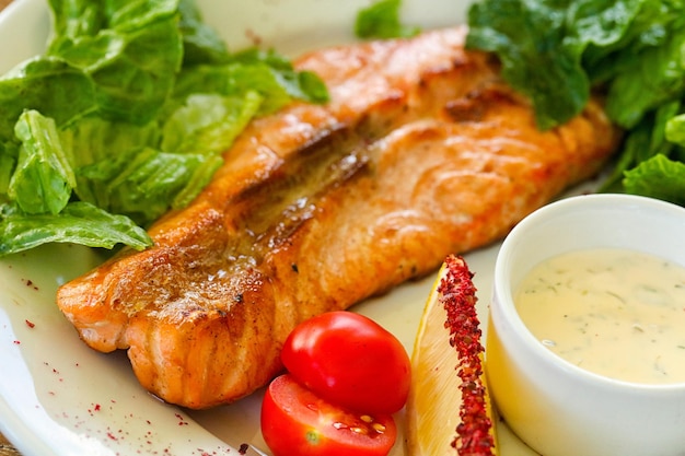 Bife salmon grelhado