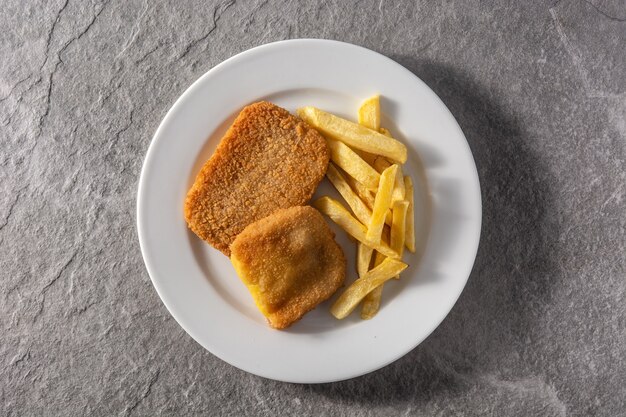 Bife san jacobo recheado com queijo e presunto