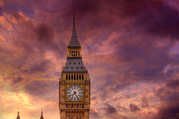 Big ben clock tower, em londres, inglaterra