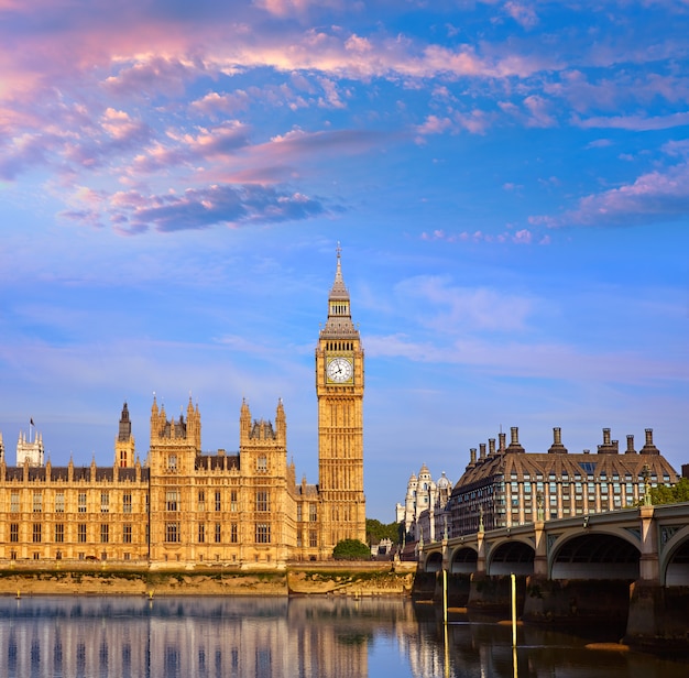 Big Ben Clock Tower und die Themse London