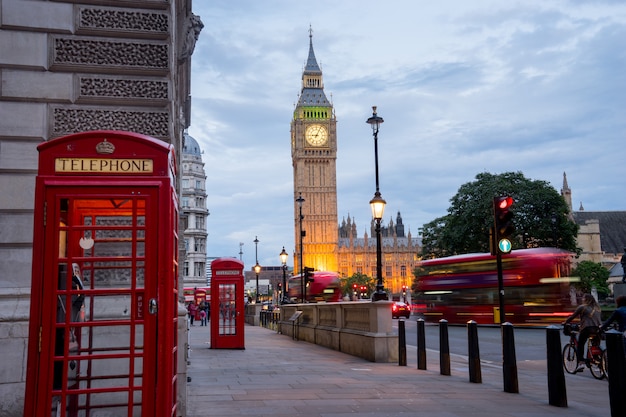 Big ben e a abadia de westminster, em londres, inglaterra