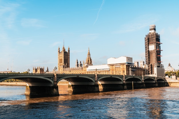 Big Ben e Westminster Bridge em Londres