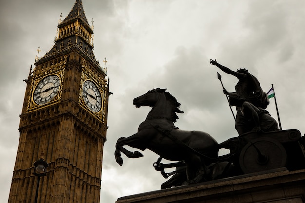 Big ben em londres, grã-bretanha