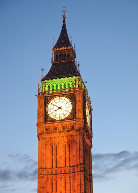 Big Ben im Houses of Parliament alias Westminster Palace in London, UK