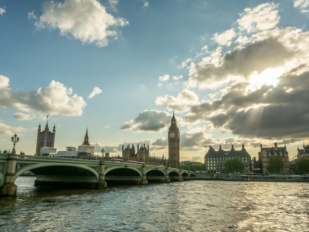 Big Ben und Sonnenlichtstrahl in London