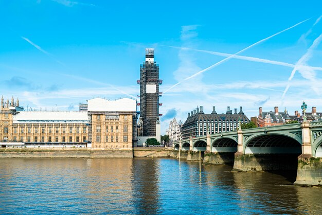 Big Ben und Westminster Bridge in London, Großbritannien