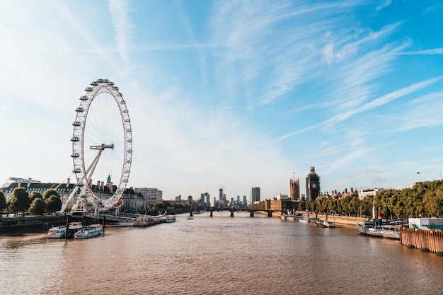 Big Ben und Westminster Bridge in London, Großbritannien