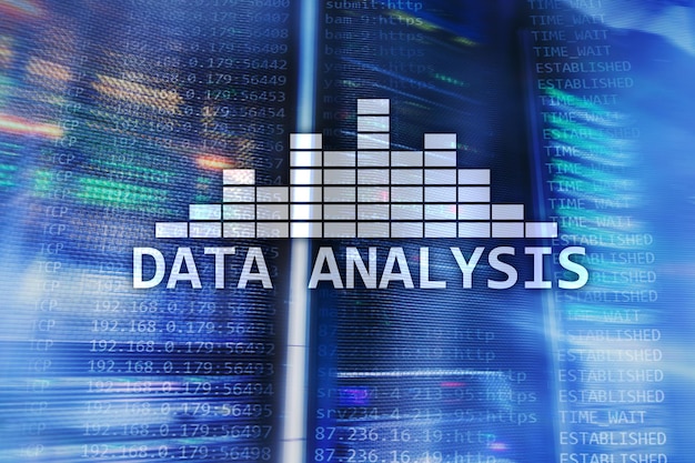 Big Data-Analysetext auf dem Hintergrund des Serverraums Internet und modernes Technologiekonzept