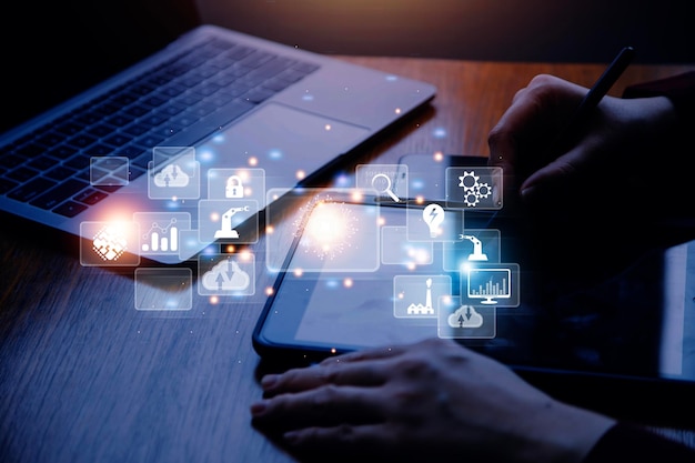 Big Data Analytics und Business Intelligence-Konzept mit Diagramm- und Diagrammsymbolen auf einer digitalen Bildschirmschnittstelle und einem Geschäftsmann im Hintergrund