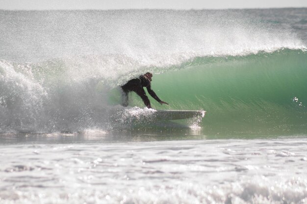 Big Wave Surfer Herausforderungen und Erfolge in Sport und Gesundheit