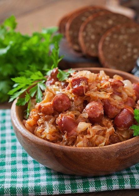 Bigos polacos con salchicha ahumada y tocino