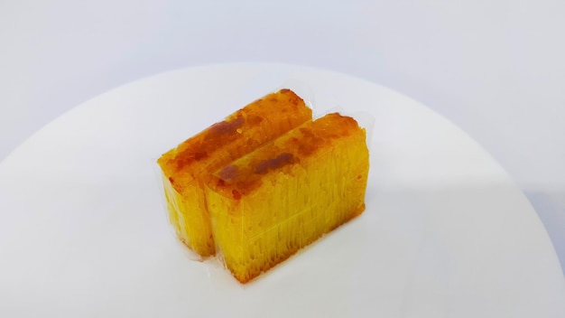 Bika ambon ou bolo dourado ou kuih bingka dourado em Cingapura é uma sobremesa indonésia e comida tradicional autêntica da ásia