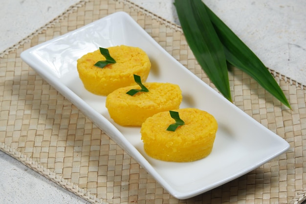 bika ambonPastel de nido de abeja indonesio