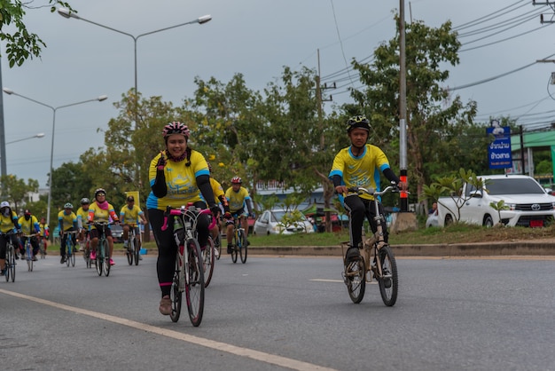 Bike Un Ai Rak beim Radfahren