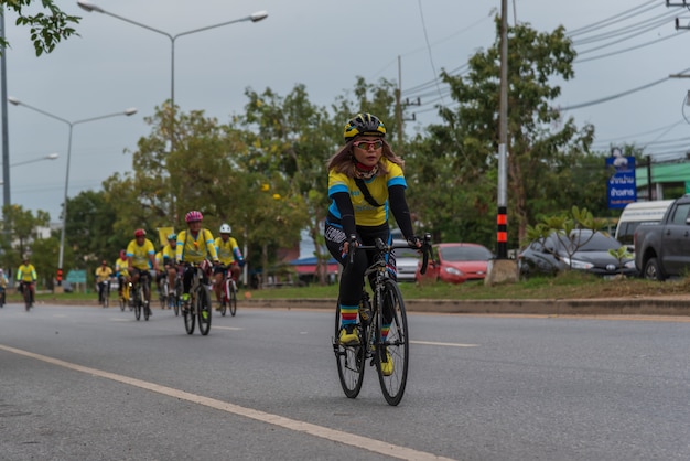 Bike Un Ai Rak beim Radfahren