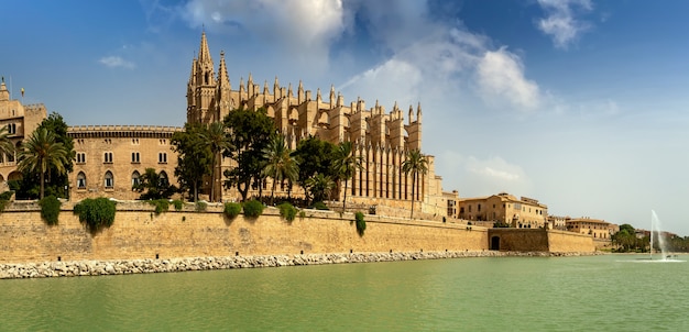 Bild der berühmten Kathedrale la Seu in Palma de Mallorca Spanien spa