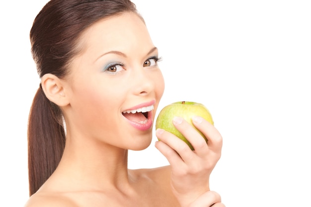 Bild der jungen schönen Frau mit grünem Apfel