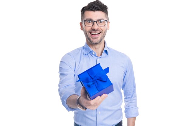 Bild des Mannes mit Verkauf Geschenkbox Mann mit Verkauf vorhanden isoliert auf weiß