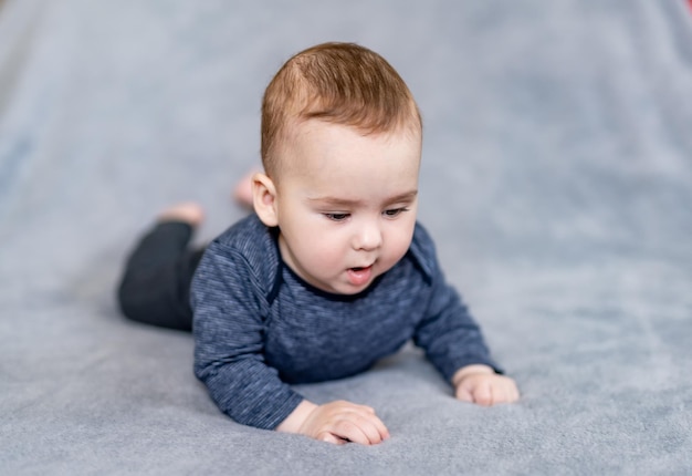 Bild des netten Babyjungen Nahaufnahmeporträt des entzückenden Kindes Perfektes kaukasisches Kind