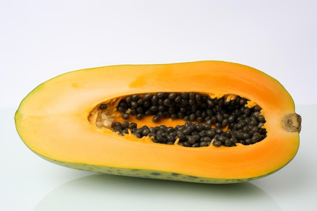 Bild einer halbgeschnittenen Papaya auf weißem Hintergrund, generative KI