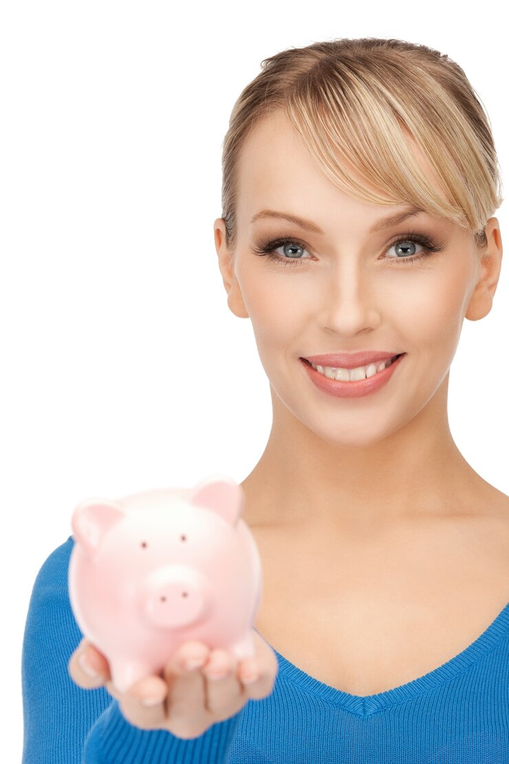 Foto bild einer schönen frau mit sparschwein