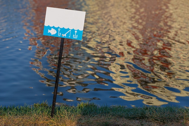 Foto bild einer werbetafel zum angeln am see platz für text