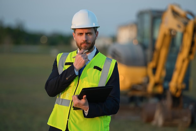 Bild eines Supervisor-Mannes Supervisor-Mann auf der Baustelle Supervisor-Mann im Freien
