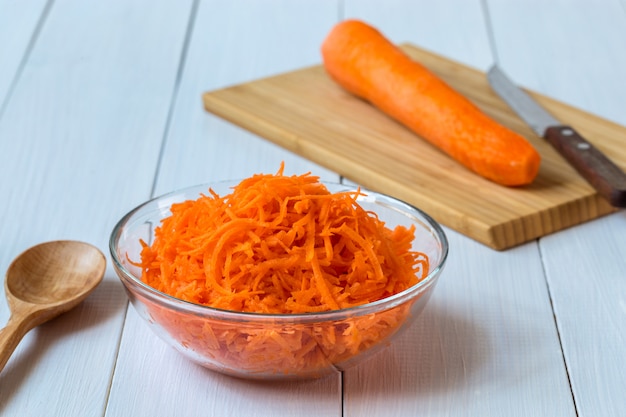 Bild mit geriebenen Karotten.