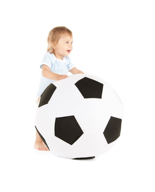 Bild von Baby mit Fußball über Weiß