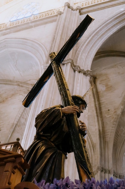 Bild von Jesus Christus mit Kreuz in der Kathedrale von Sevilla