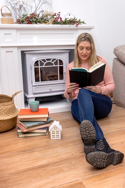 Bildung Lernkonzept Welttag des Buches Lesen in der Wärme des Hauses Der beste Leseplan