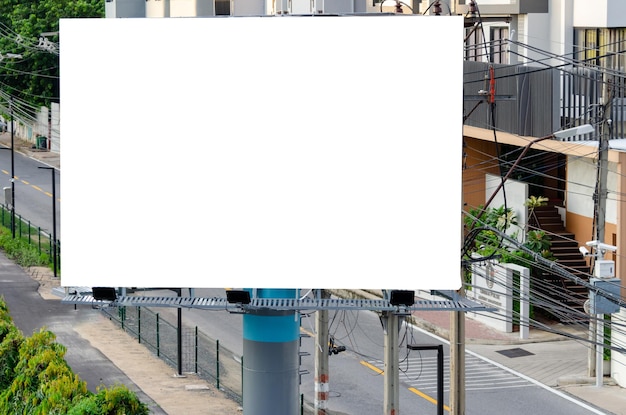 Billboard Werbebanner Informationen Marketing Promotion Display Mock-up weißer Bildschirm leer leer