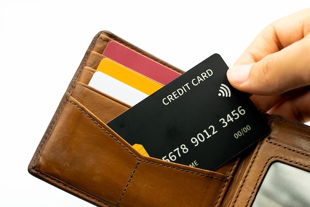 Billetera con múltiples tarjetas de crédito para proyectos financieros y marketing