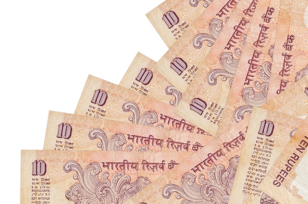 Billetes de 10 rupias indias se encuentra en orden diferente aislado en blanco. Concepto de banca local o hacer dinero.