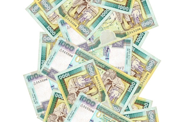 Billetes de 1000 rupias de Sri Lanka volando hacia abajo aislado en blanco. Muchos billetes caen con espacio de copia en blanco en el lado izquierdo y derecho