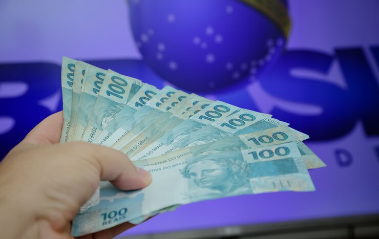 Billetes de 50 y 100 reales brasileños