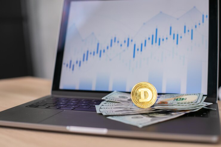 Billetes de dólar y dogecoin en un portátil de fondo con gráficos