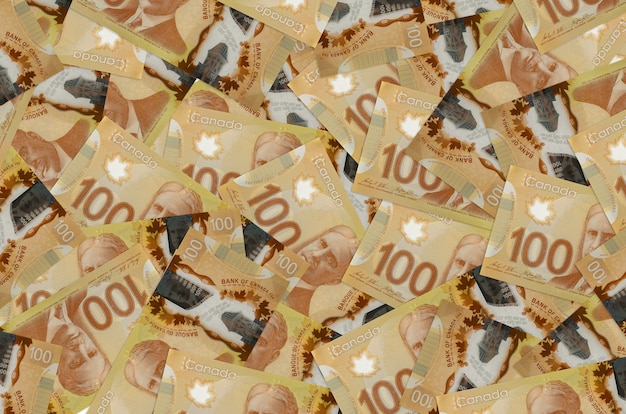 Billetes de dólares canadienses tendido en gran pila