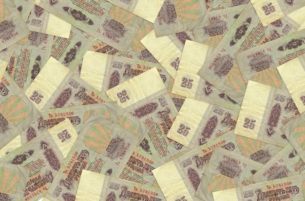 billetes de rublos rusos se encuentran en una gran pila