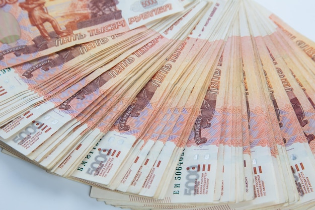 Billetes de rublos rusos de varias denominaciones