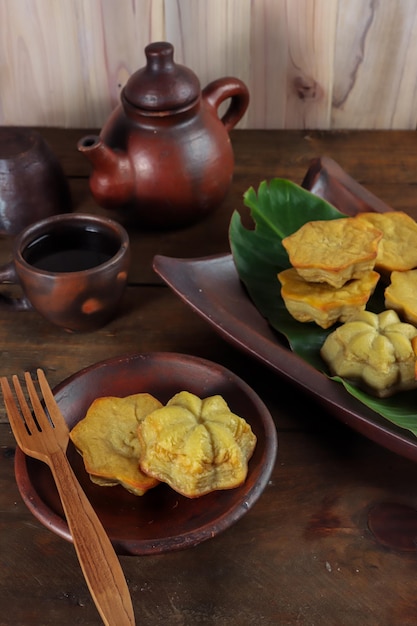 Bingka Kentang oder Kartoffelkuchen ist ein traditioneller Pfannkuchen aus Kalimantan Indonesien