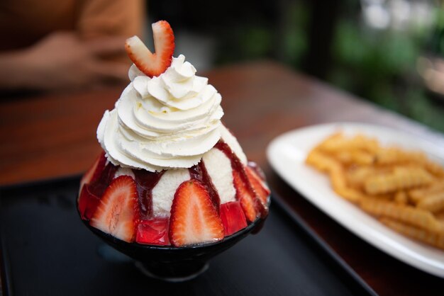 Bingsu oder Bingsoo ist ein beliebter koreanischer Nachtisch