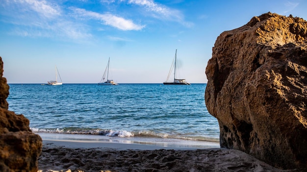 Binigaus-Strand auf Menorca im Sommer