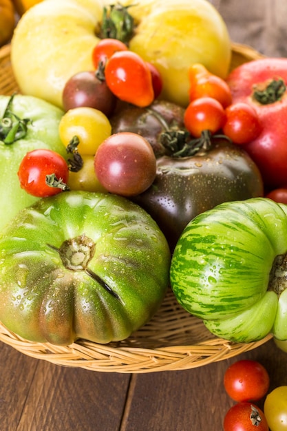 Bio-Erbstücktomaten vom Hinterhofbauernhof.