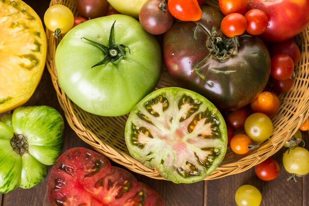 Bio-Erbstücktomaten vom Hinterhofbauernhof.